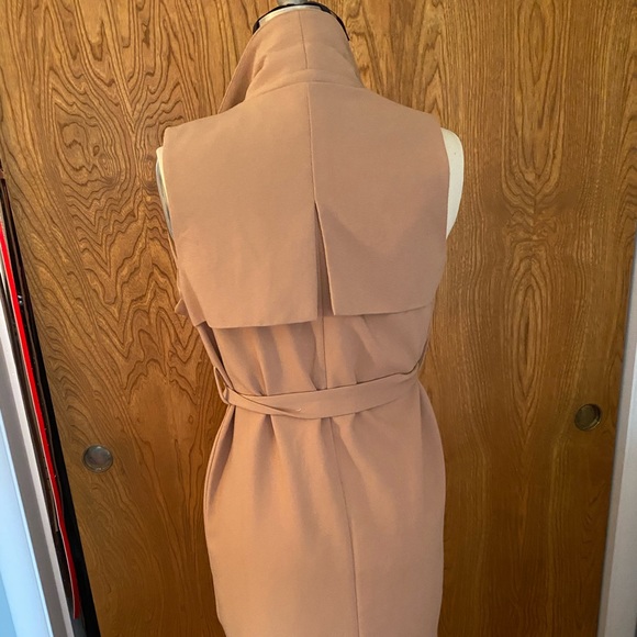 Chic Sleeveless Jacket - Picture 3 of 4